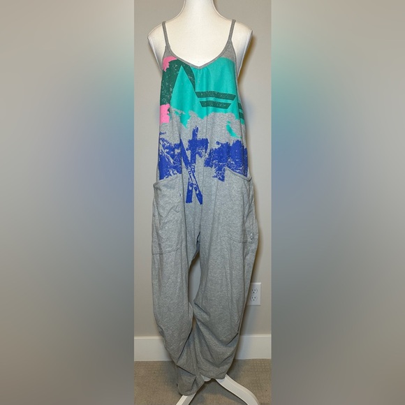 FP Movement Hot Shot Printed Onesie Small Gray Ski Graphic Jumpsuit Romper Comfy - Picture 2 of 10